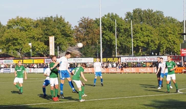 Urk in de aanval tijdens de uitwedstrijd tegen Eemdijk die eindigde in 2-2.
