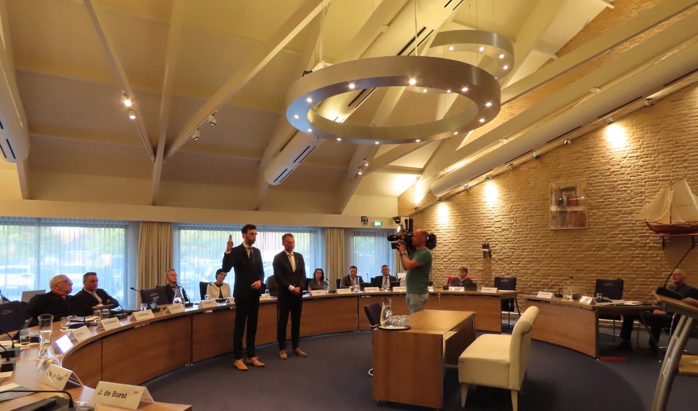 Nathanaël Middelkoop en Freek Brouwer (rechts) zijn gestart met een nieuwe termijn als wethouder.