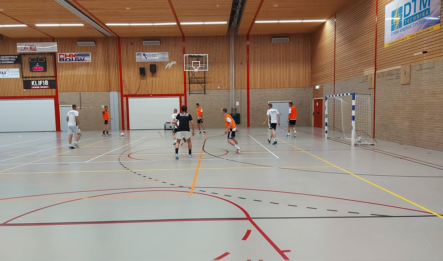 De zaalvoetballers van ZVV Urk/Bakkerij De Kof zijn gestart met de voorbereiding op het nieuwe seizoen.