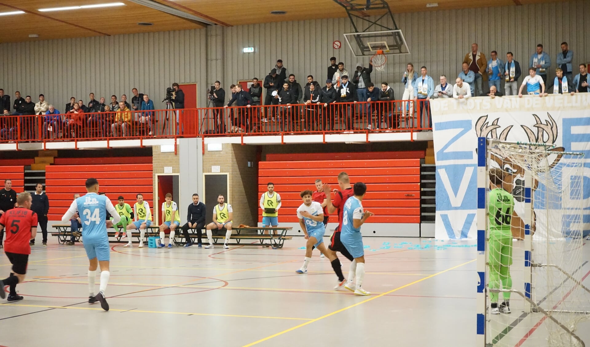 In de thuiswedstrijd tegen ZVV Ede wisten de Urker zaalvoetballers van Bakkerij de Kof lang tegenstand te bieden.