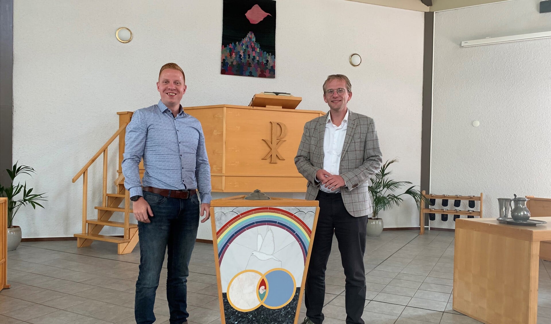 Kandidaat Fennand Bakker (l) wordt zondag bevestigd; dominee Harry Wendt de zondag erop.