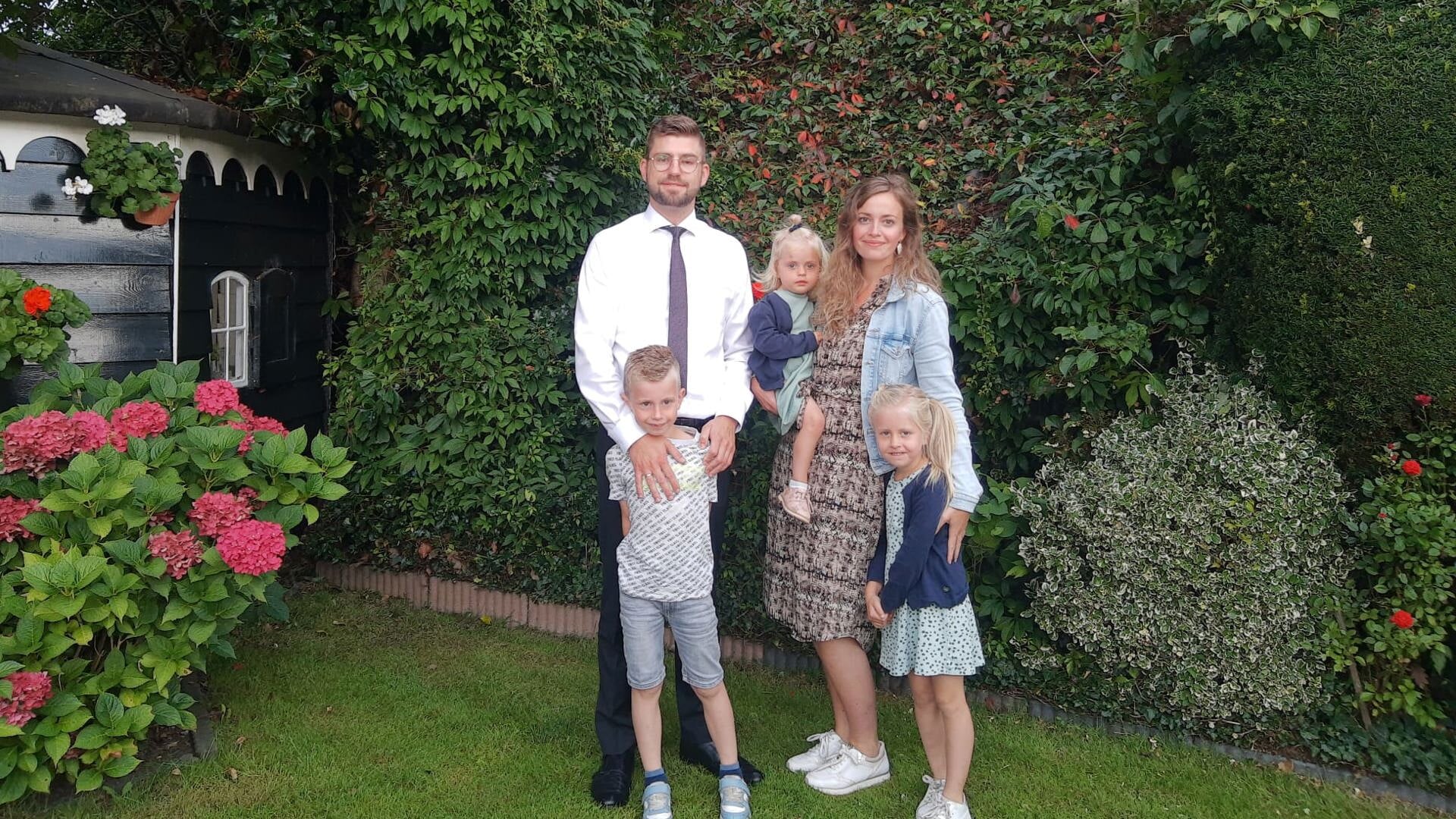 Dominee Marijn Krooneman, met echtgenote Berdien en kinderen David, Eva en Loïs.