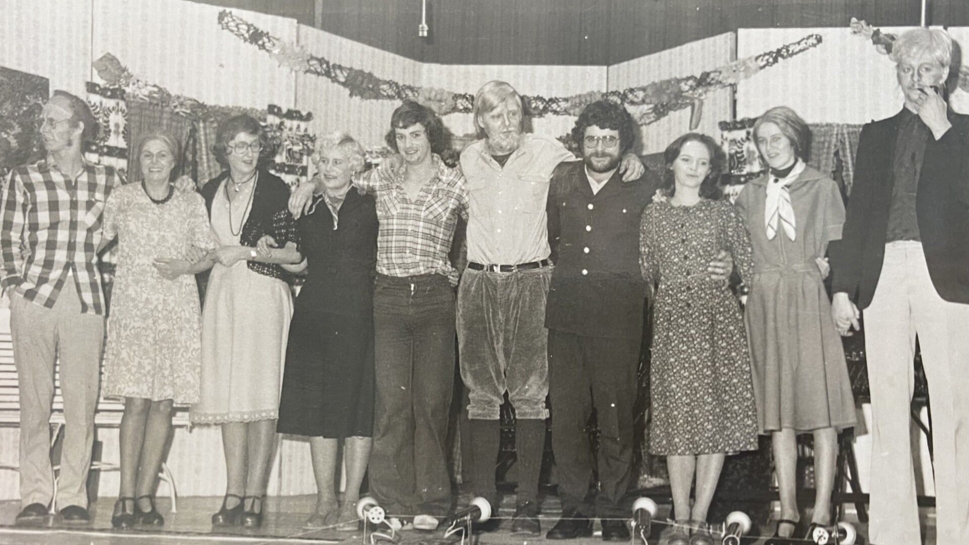 'Tum Tum' na de uitvoering in 1978, met van links naar rechts Pieter Oost, Jannie Brands-Oost, Co Loosman, Hennie Verhoeff-van Slooten, Albert Brouwer, Meindert Hakvoort, Michael Schijf, Grietje Baarssen, Hilda Korten en Menno Hakvoort.