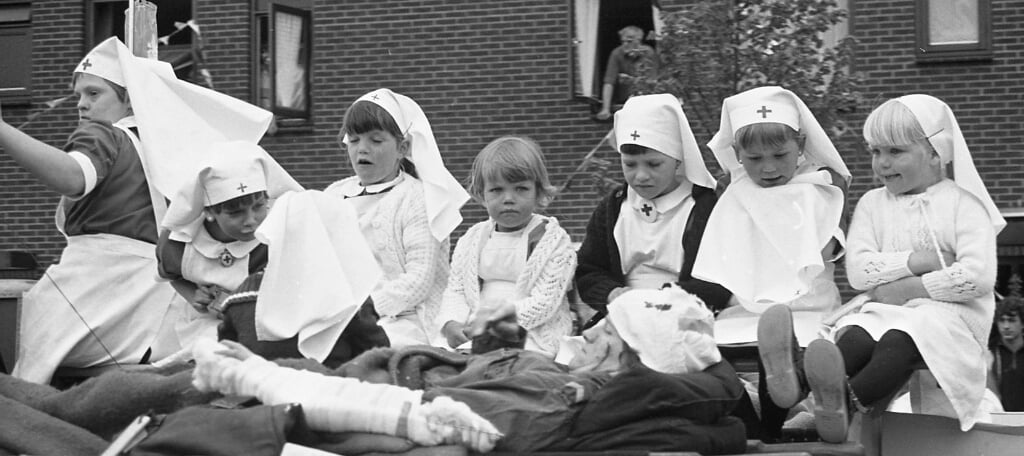n Leuke foto van verpleegstertjes. 37 jaar geleden, dus sommigen zijn waarschijnlijk al bes.