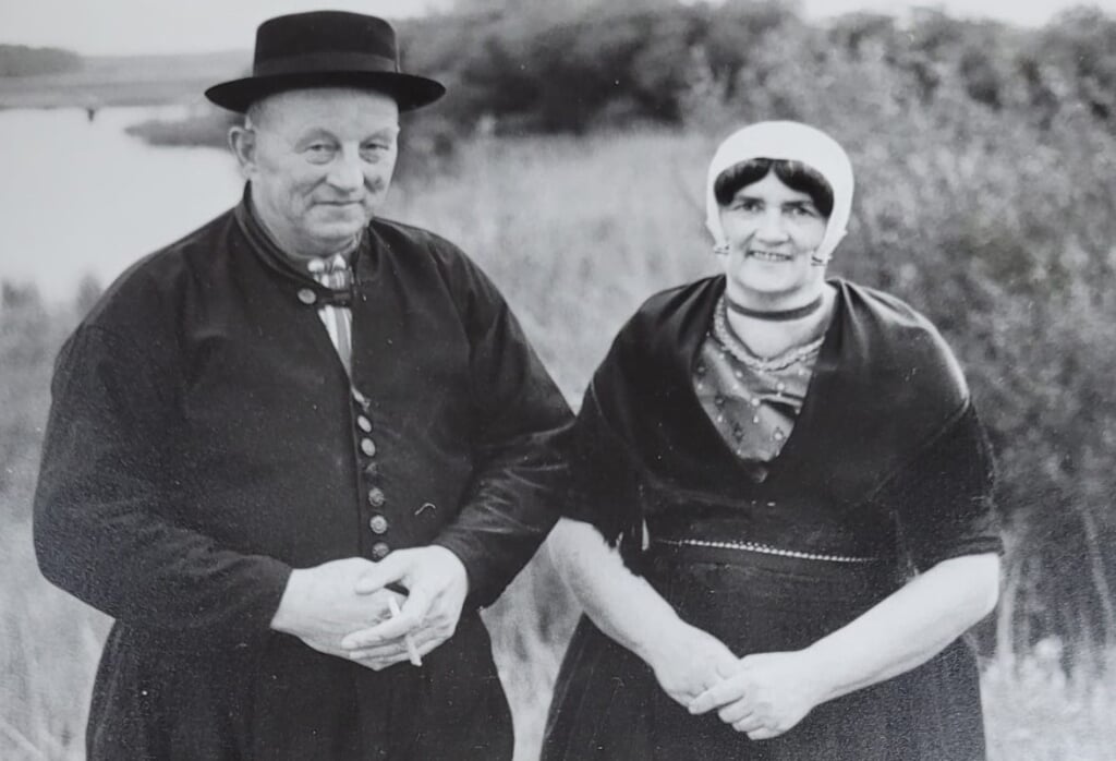 n Louwe de Boer samen met zijn vrouw Neeltje Post.