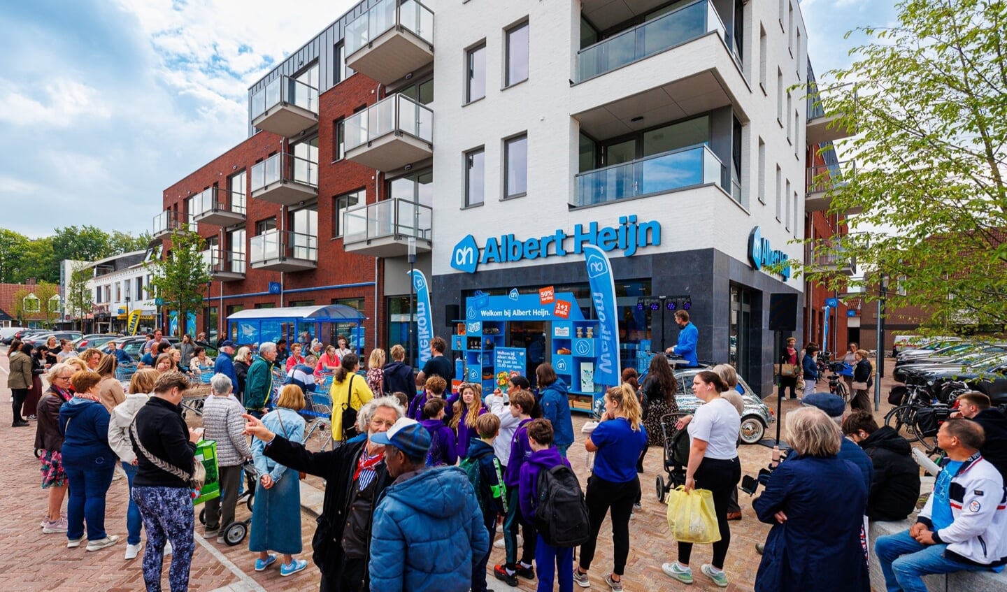 Topdrukte bij opening nieuwe Albert Heijn Bergeijk - Hoi Bergeijk