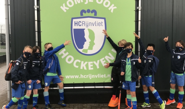 <p>Jongens D1 ook JD1 is coronaproof uitgerust met een mondkapje van HC Rijnvliet</p>
