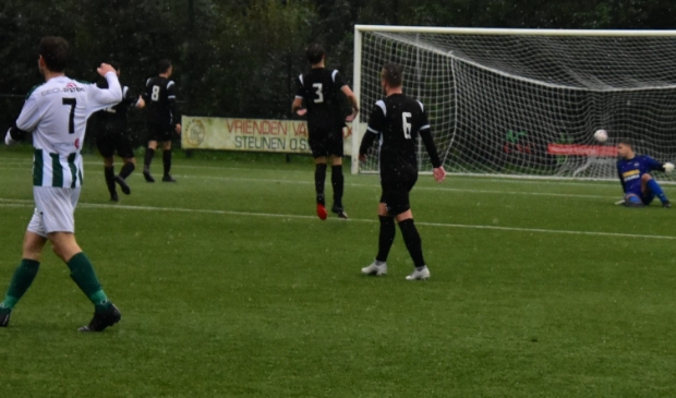 <p>Nino Raaff maakt de 3-1</p>