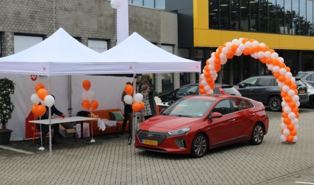 <p>Diploma uitreiking op ludieke wijze én Corona proof.</p>