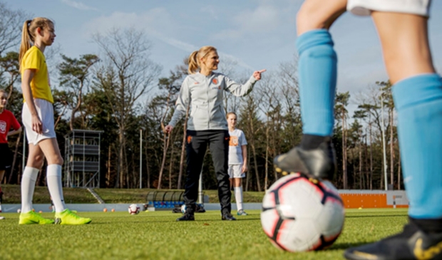 <p>Sarina Wiegman, bondscoach van de OranjeLeeuwinnen, en sinds 14 februari 2020 de ambassadeur van het meiden- en vrouwenvoetbal</p>