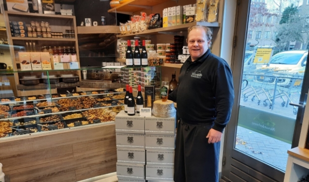 <p>Ralf van den Boom heeft een winkel vol feestelijke lekkernijen.</p>