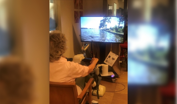Fietsen op de tv-fiets bij ZDV