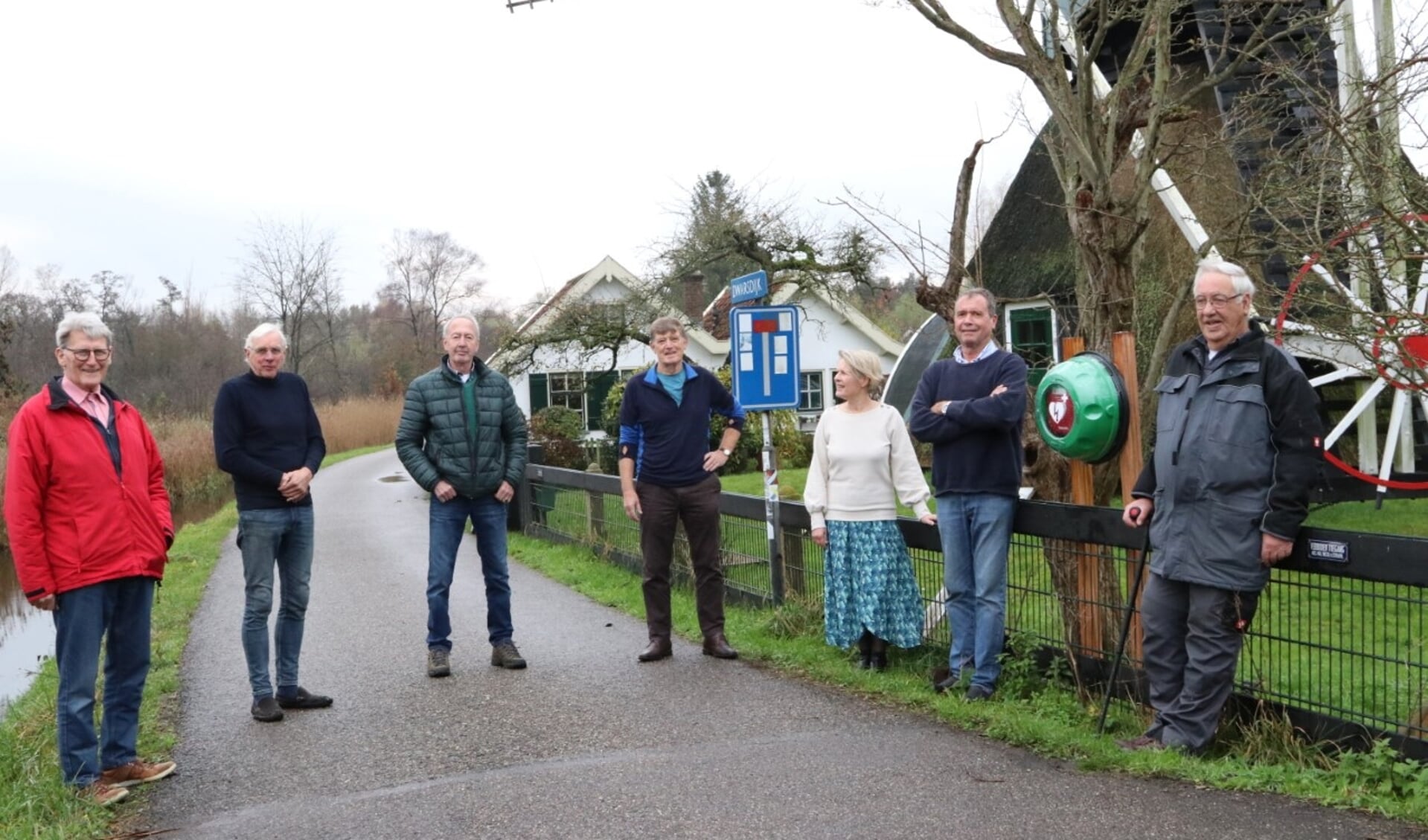 Bij de molen de trouwe Waghter is ook een AED geplaatst vnlr: Co Grootendorst, Evert van Rooijen, Bert van de Bunt, George Jambroes, Caes Roodenburg, Bert de Bree en Peter van Veenendaal. 