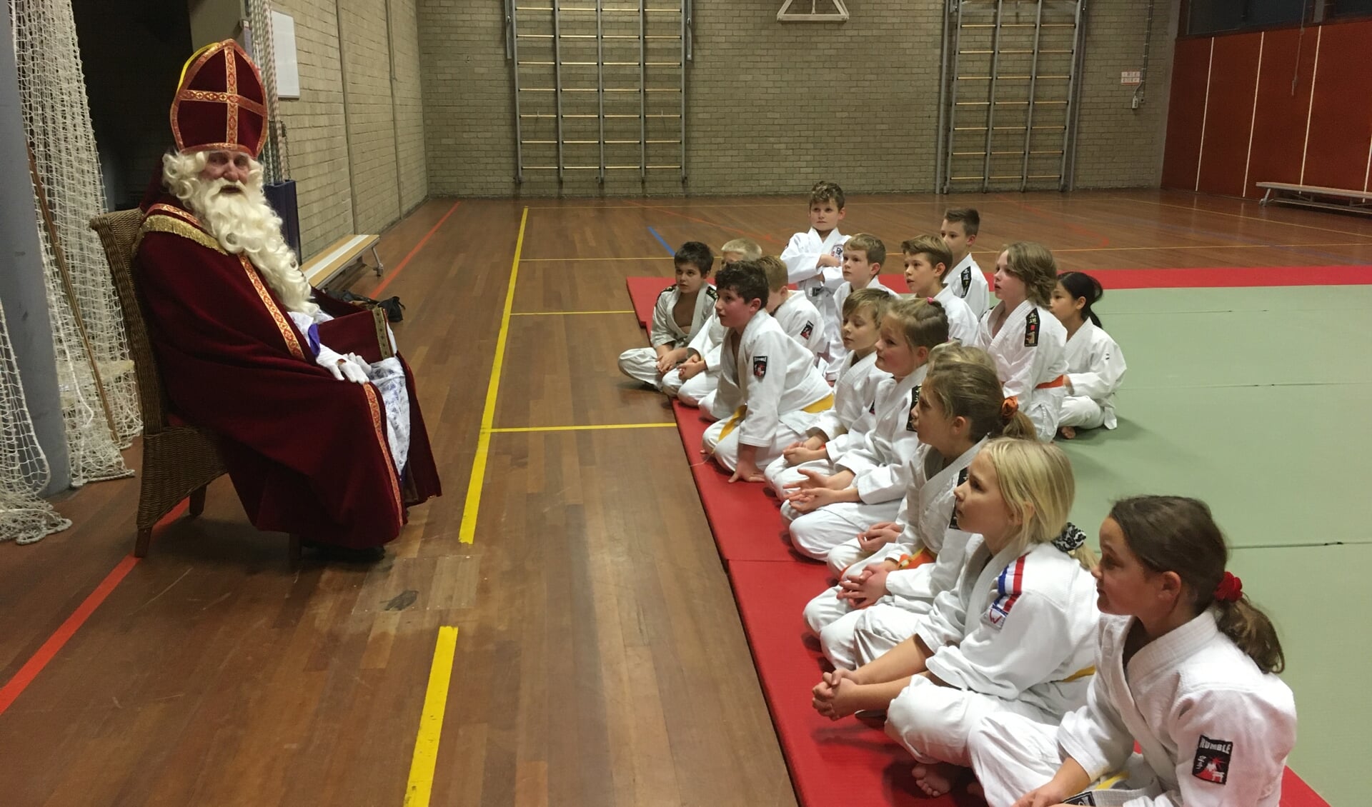 Sinterklaas samen met judoka's van BVM