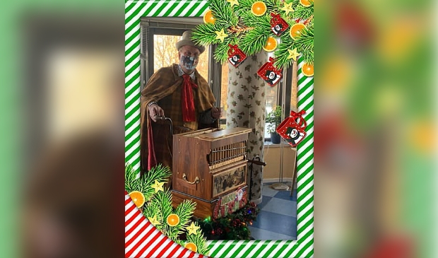 orgelman met zijn Dickens-orgel