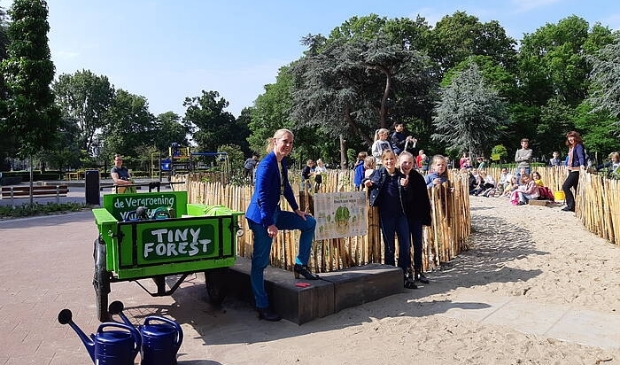 Wethouder Lot van Hooijdonk woensdag bij de opening met leerlingen van de Asch van Wijckschool
