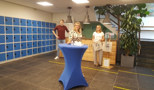 Marleen van de Hövell, Dirk-Jan Grootendorst (docent) en Alice de Wispelaere.