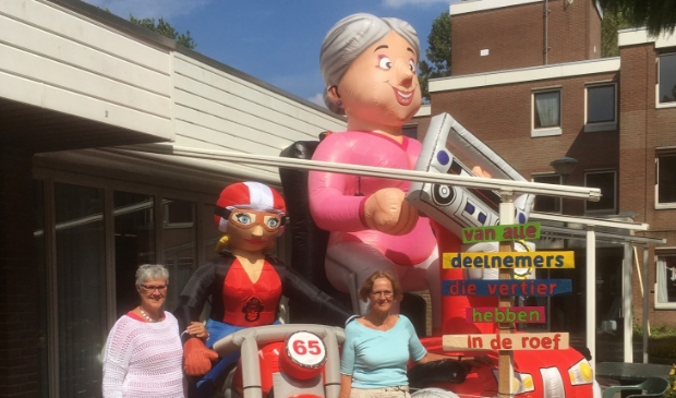 Ineke samen met haar zus Wil.