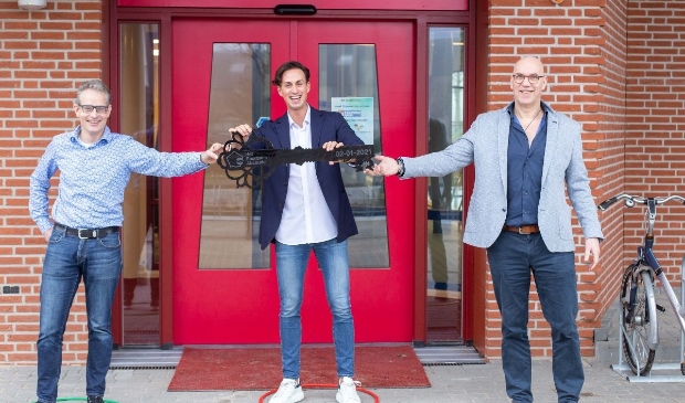 <p><em>Willem-Jan Ruizendaal (voorzitter SZA), Marco Smit (eigenaar van De Sprong) en Rob Fokkinga (eigenaar van Calypso Sport</em> </p>