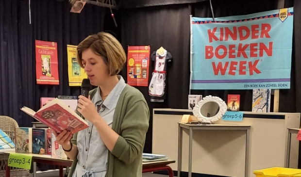 Maren Stoffels leest voor uit eigen werk.