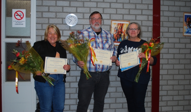 <p>De nieuwe ereleden: Fenny Schockman, Tom Branderhorst en Diana Kolfschoten</p>