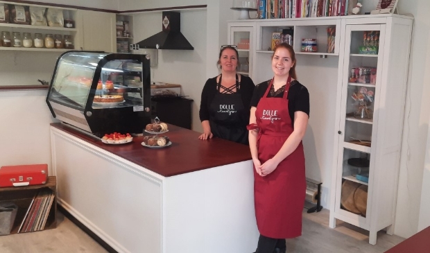 <p>Dana en haar moeder Claudia: Dolle Taartjes heeft nu een echte winkel.</p>