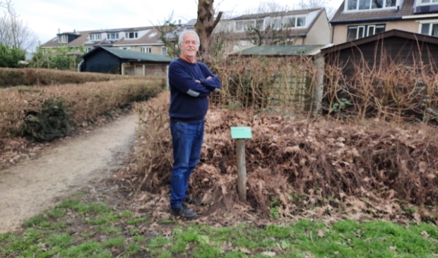 <p>Peter JM Visser bij de Specht van de ontdekroute</p>