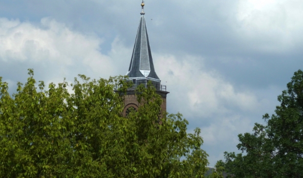 De torenspits van de Pieterskerk in Breukelen