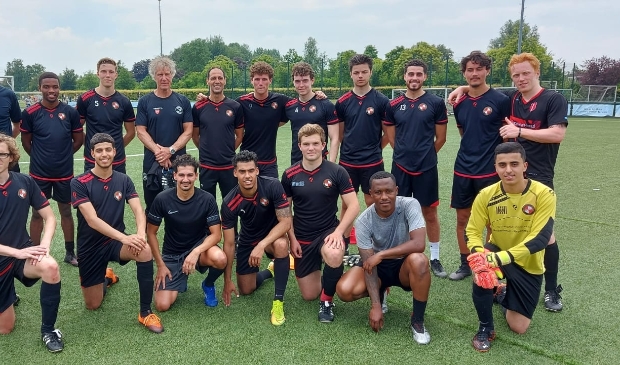 UVV 1 samen met Gertjan Verbeek in voorbereiding op het nieuwe voetbalseizoen