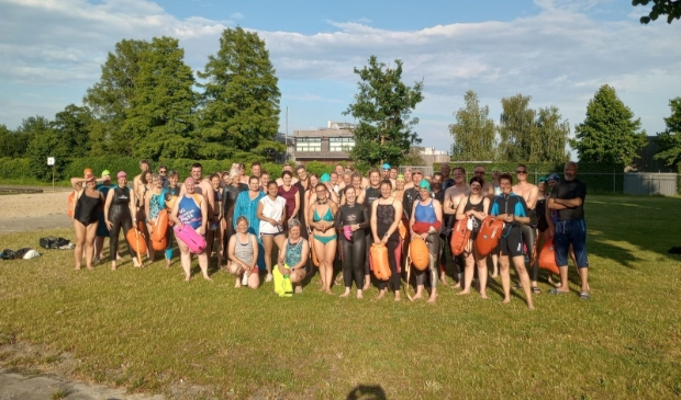 Deelnemers aan de eerste buitenwatertraining 23 juni