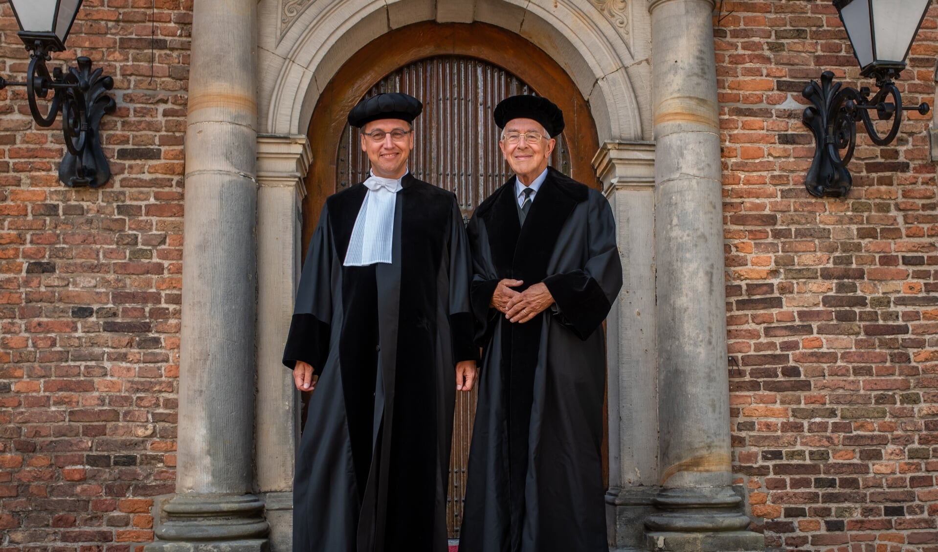 Prof.dr. Niels van Nieuw Amerongen en zijn vader bij Kasteel Nyenrode.