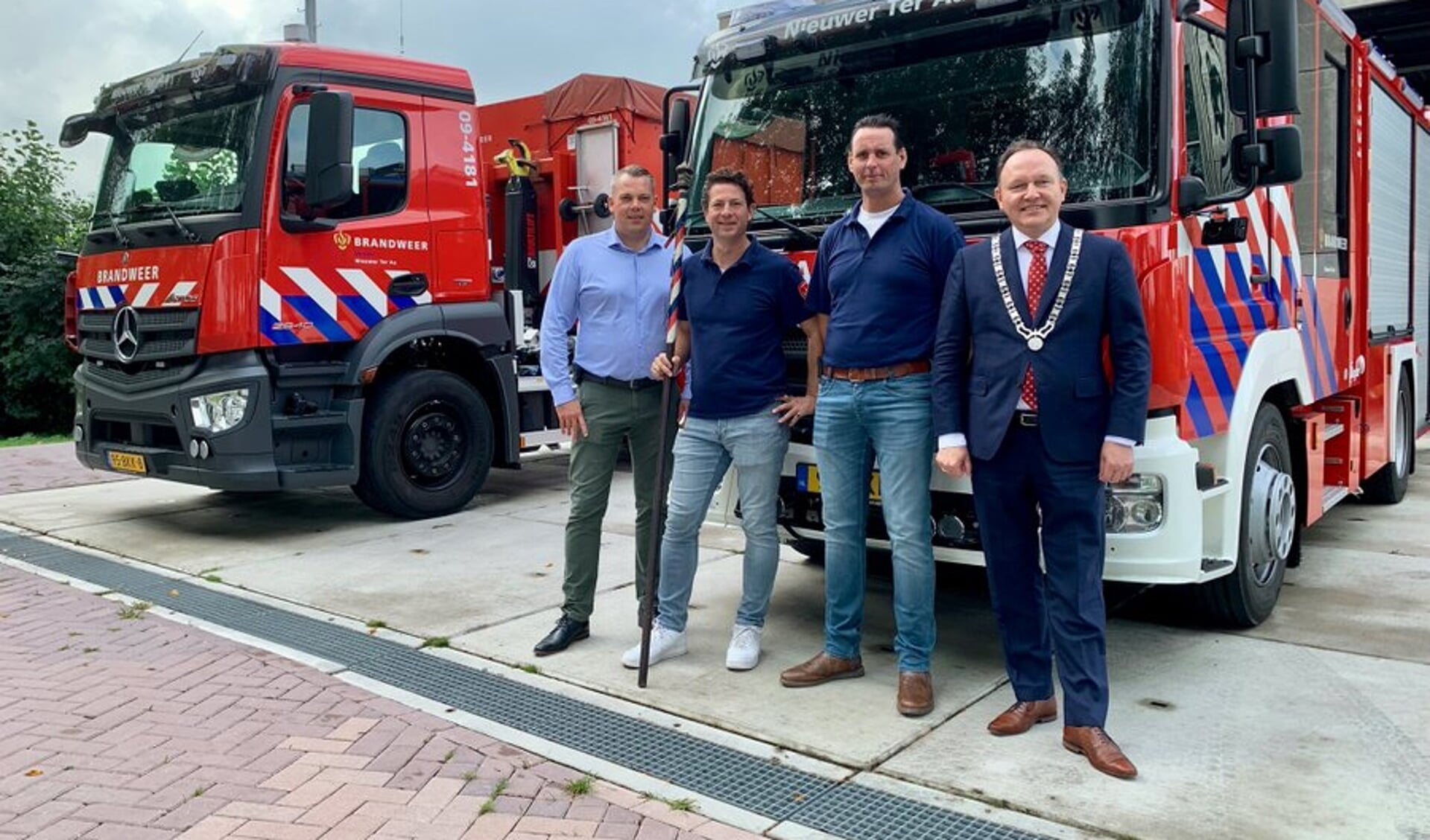 Clustercommandant @nickschaick, Tom van Kuijk, Jan Verwoerd.en burgemeester Reinders 