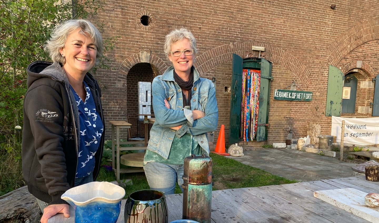 Annelies koster en Gerry Verkerk voor hun atelier op Fort Maarseveen