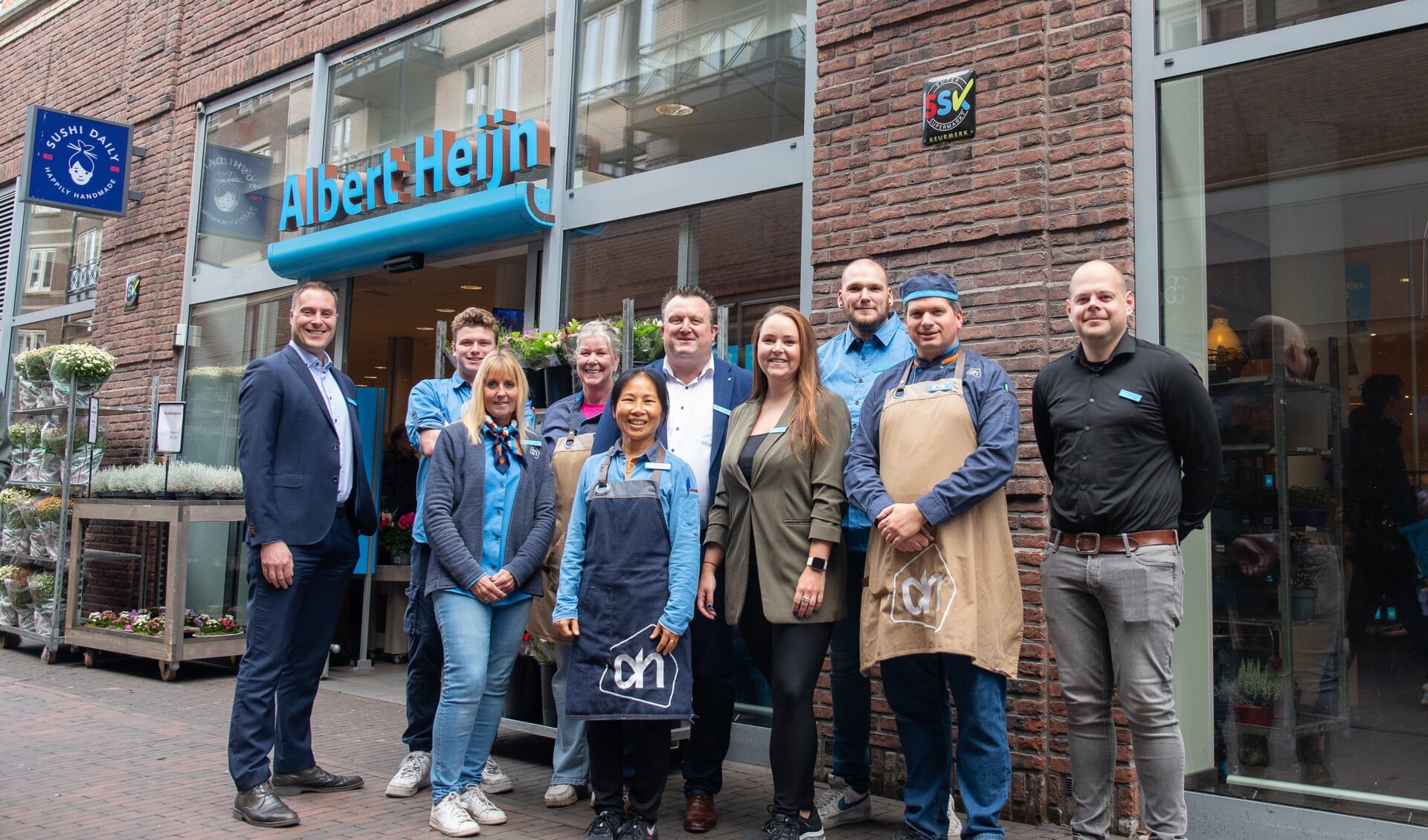 De vertrouwde medewerkers van Albert Heijn Vleuterweide staan vanaf dinsdag 24 oktober weer enthousiast voor je klaar. Eigen foto Albert Heijn Vleuterweide.  