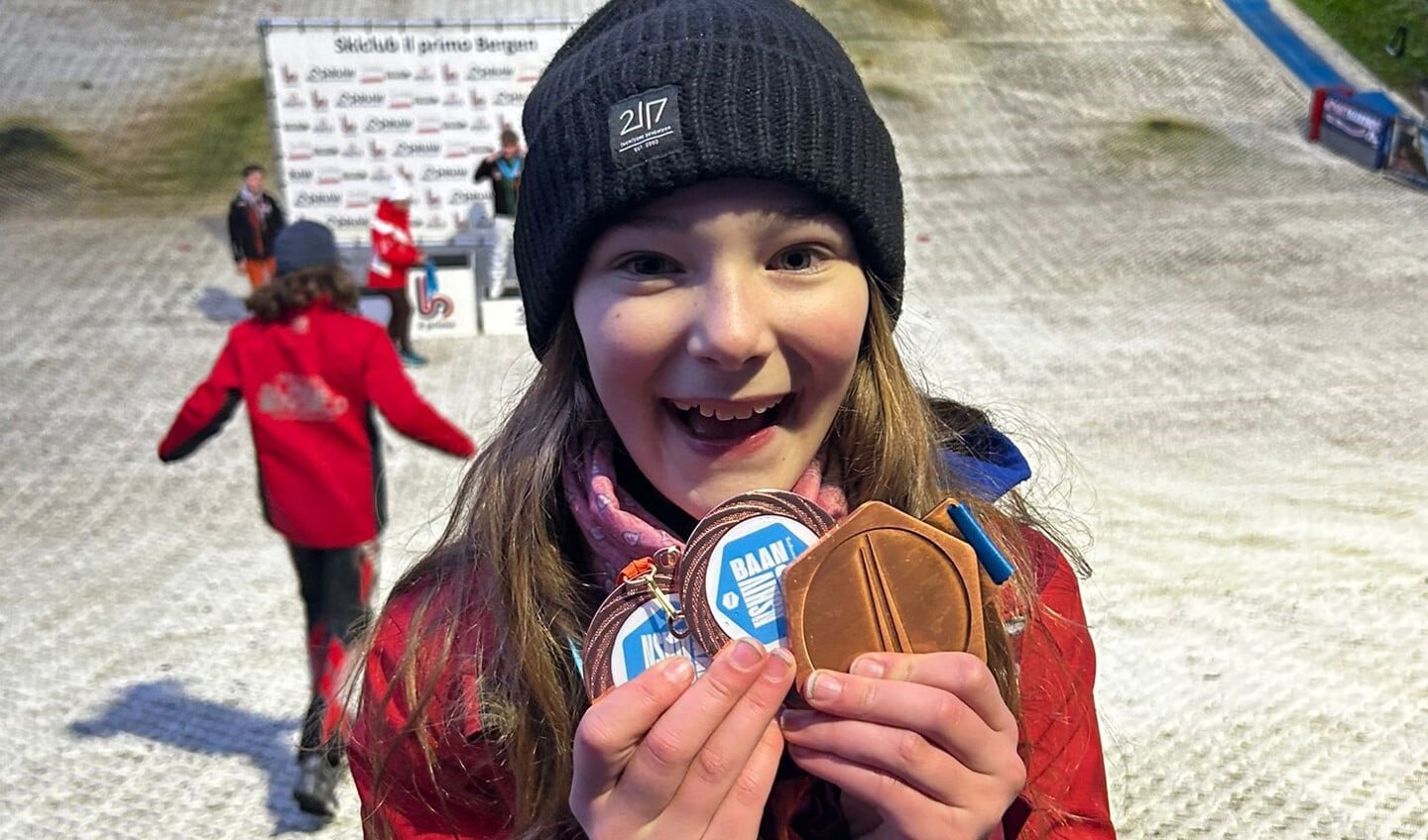 Jeanne Geelkerken met haar 3 bronzen medailles