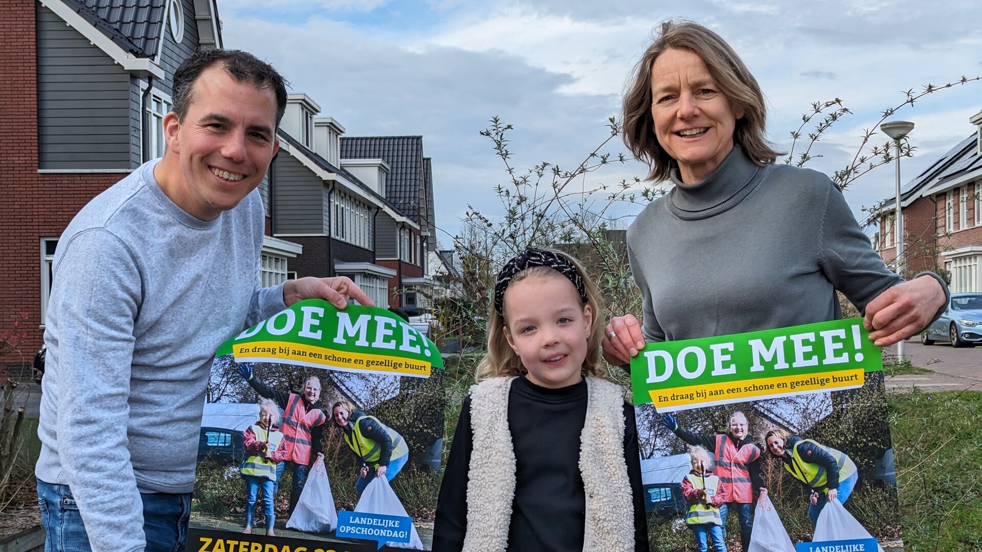 Rik Terán met dochter Fenna & Marjolijn Vendrig, initiatiefnemers Vleuten-De Meern Schoon! 
