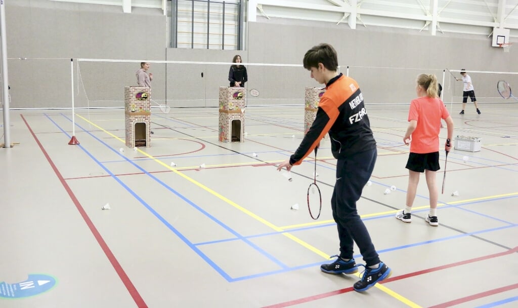 Schoorsteen-badminton op het Sinterklaastoernooi