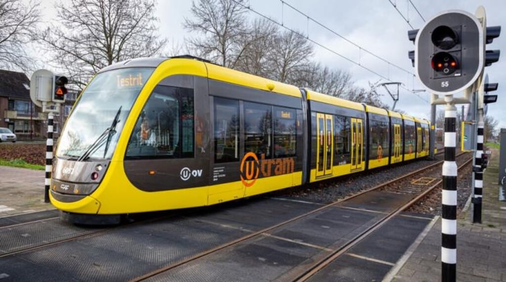 Testrit met nieuwe tram bij halte Zuilenstein, Nieuwegein. Foto: Rick Huisinga 