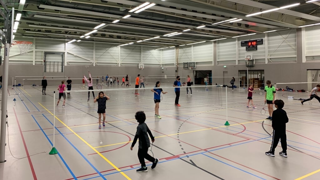 Zaterdagochtend is voor de jeugdgroepen van OSM Badminton