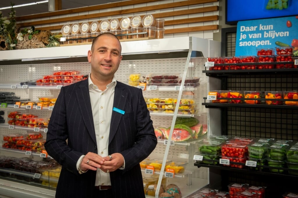 Supermarktmanager Alexander Bosboom verheugt zich op de vernieuwde Albert Heijn Vleuten.
