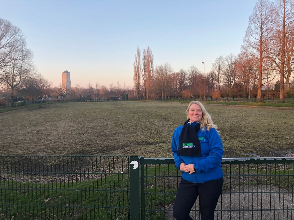 Karin van Vliet bij locatie van skeelerbaan in Breukelen