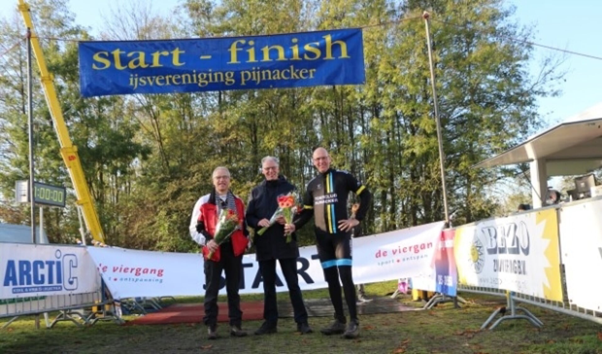 De 'oprichters' van de Run Bike Run: Guus van de Meijden, Ad Overdevest en Dion Overdevest. (Foto: Gerard Ton)