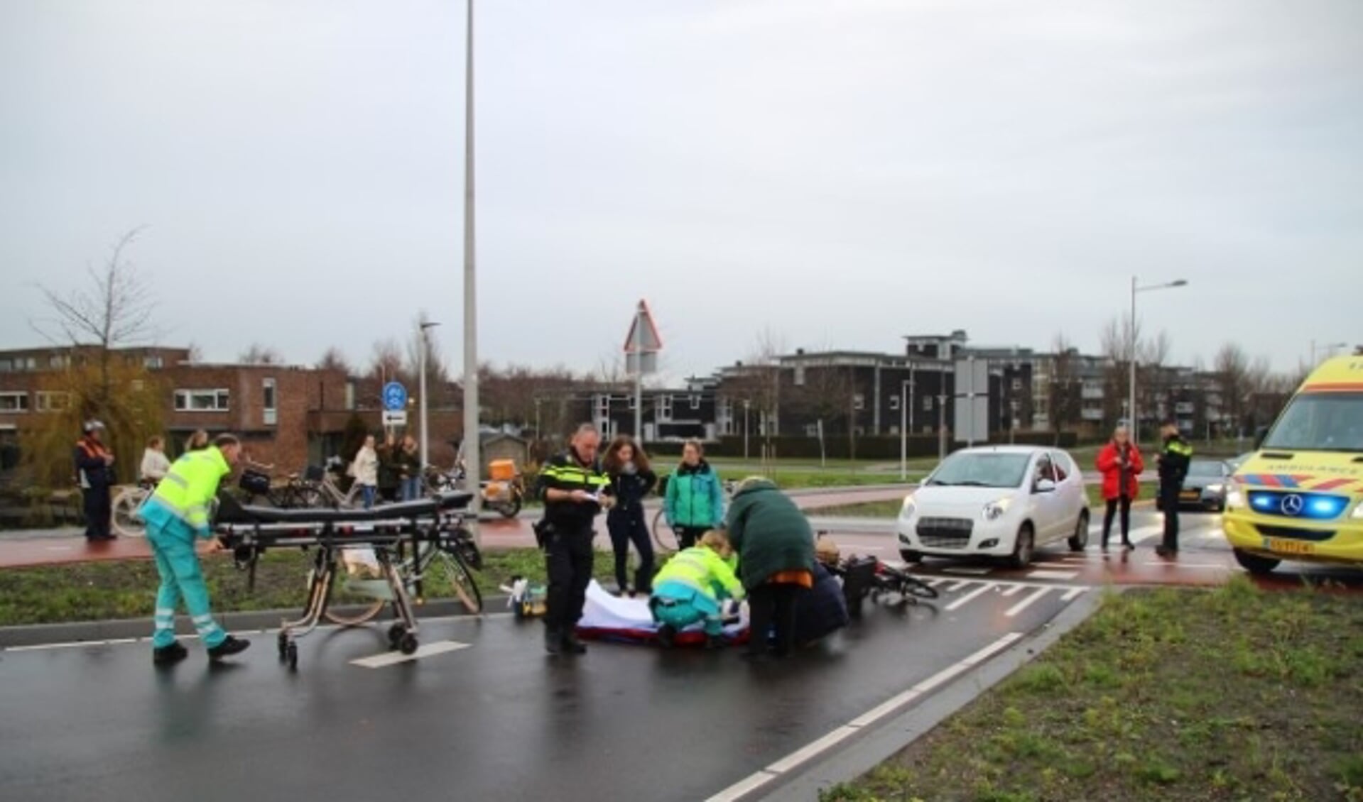 Alleen al afgelopen week vonden twee ongevallen plaats op de Oudelandselaan, waarbij een fietser en bromfietser betrokken waren. 