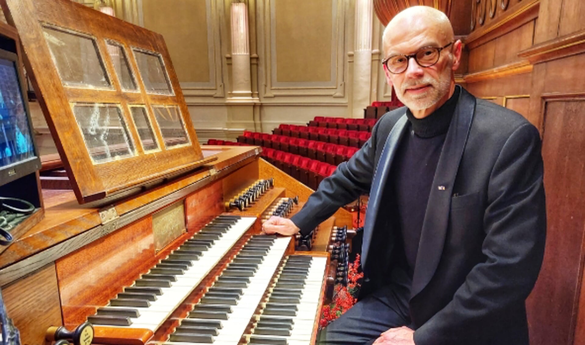 Weinig organisten hebben zo’n eigen manier van concerten geven als Arjan Breukhoven. Hij is in binnen- en buitenland zeer gewaardeerd!