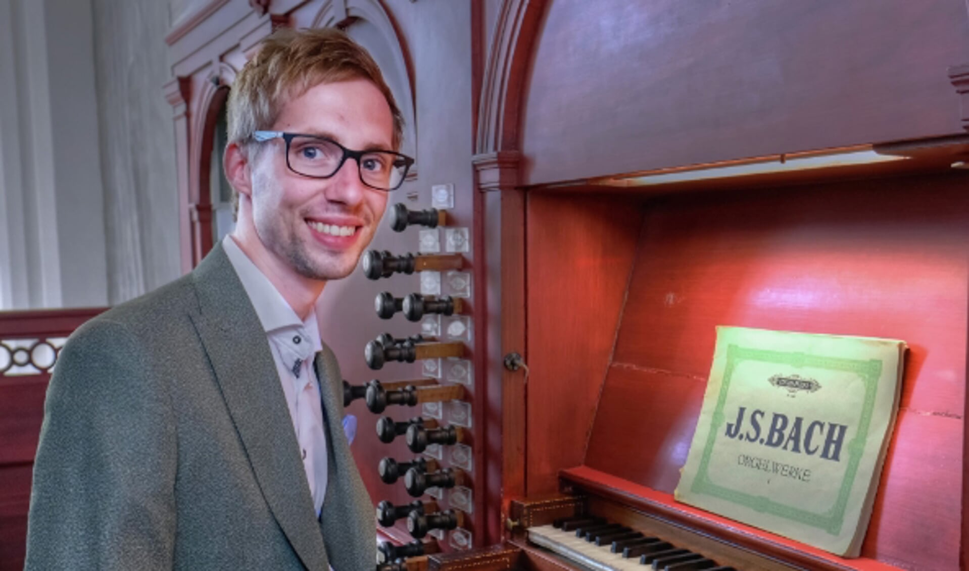 Gert van Hoef ging op zijn dertiende voor het eerst achter een orgel zitten maar bleek wel over enige aanleg te beschikken! (Foto: PR)