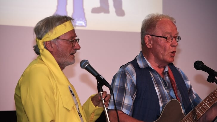 Kees Maree (links) en gitarist Ben Bergenhenegouwen, nieuweling bij de band. (Foto: John Hofman)