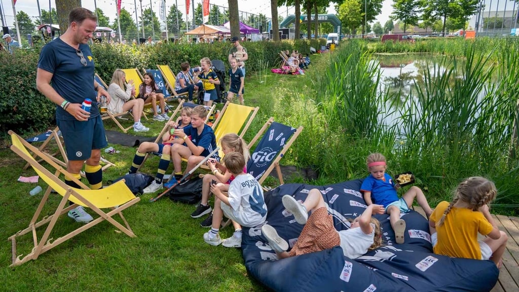 Even relaxen bij het HBR-lustrum. (Foto: Erik van Dort)