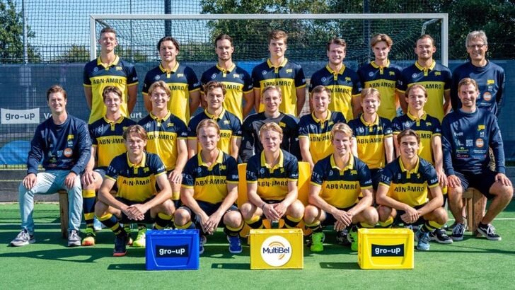 Nieuwe gezichten met op de achterste rij Job Verschoor (3e van rechts), middelste rij Ilja Verschoor (2e van links) en onderste rij Pim Overgaag (2e van links), Olivier Beumer (3e) en Joran van der Steen (5e). (Foto: Erik van Dort)