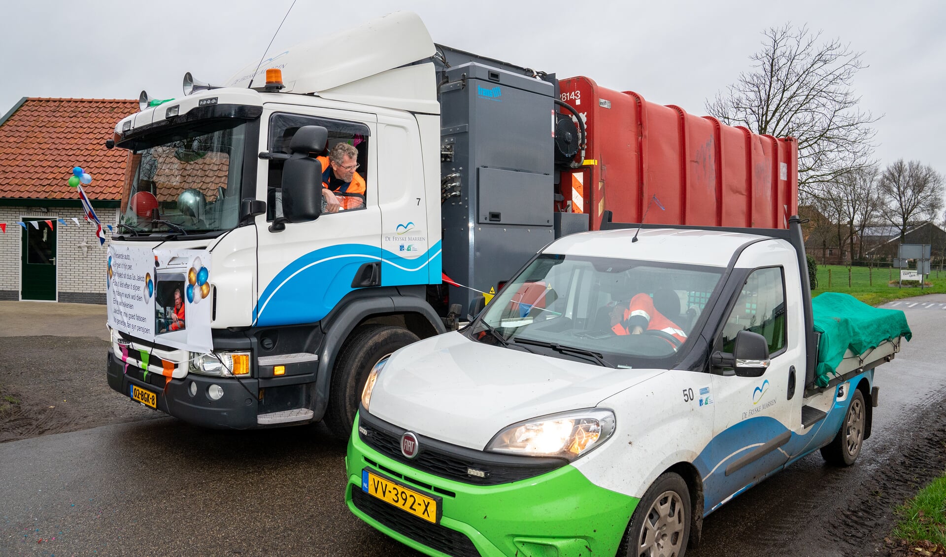 Toevallig komt al toeterend een collega voorbij. Foto Gewoan Dwaan / Douwe Bijlsma