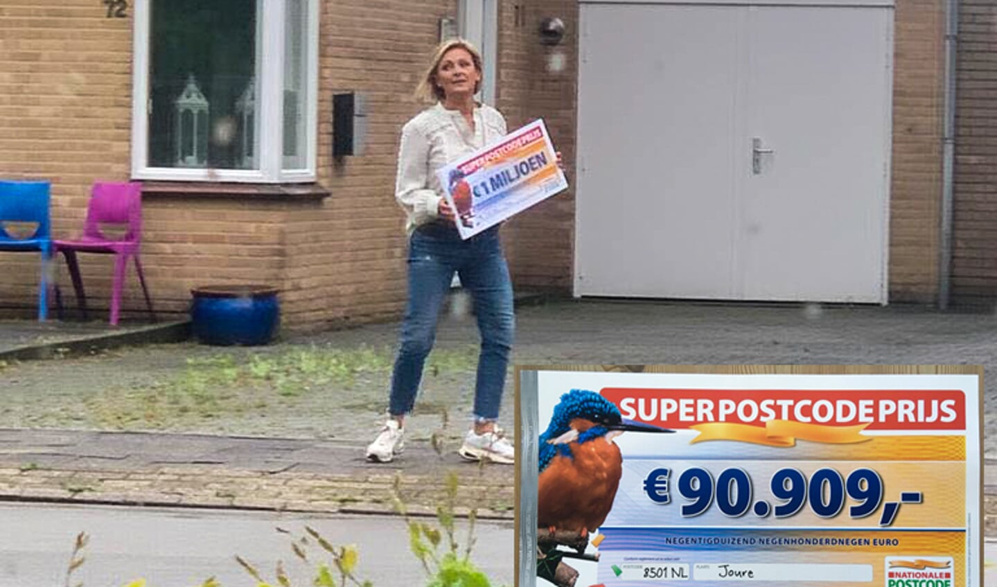 Caroline Tensen met de cheque van 1 miljoen euro